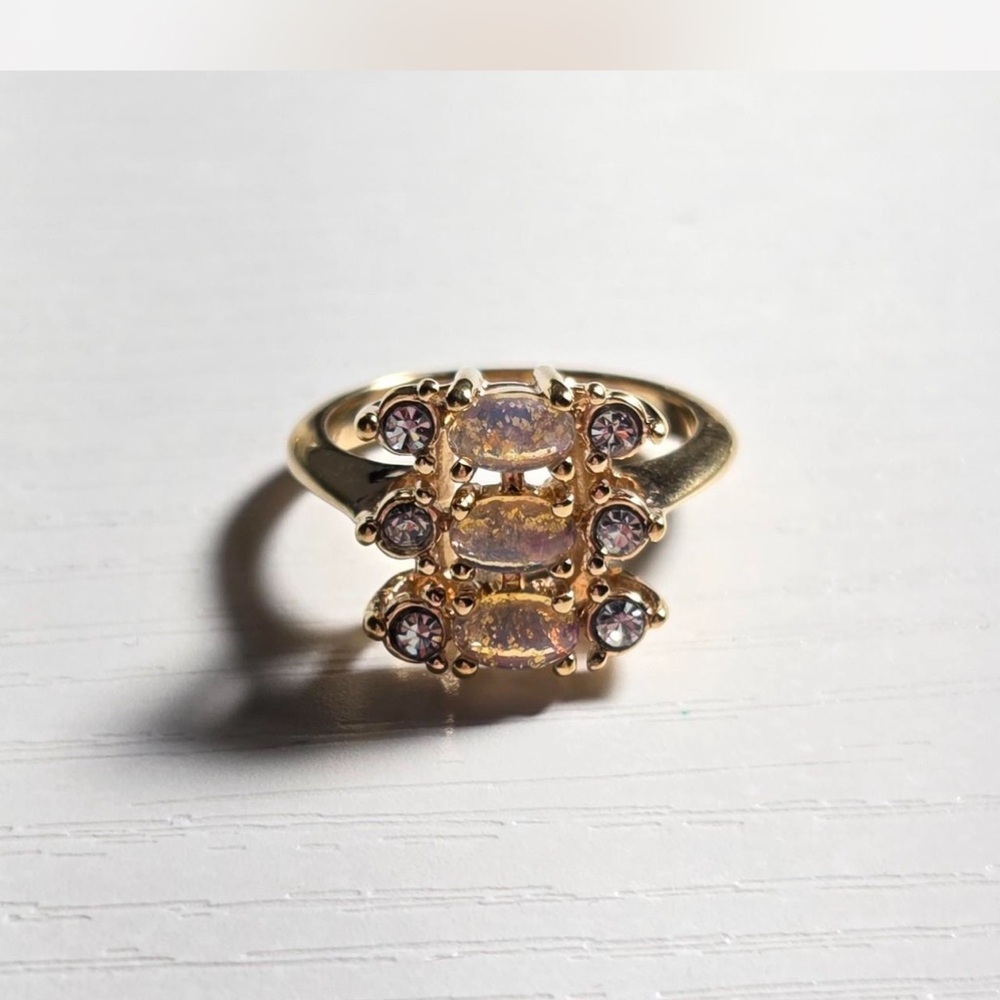 Vintage Avon Opalescent Gold and Purple Women's Ring